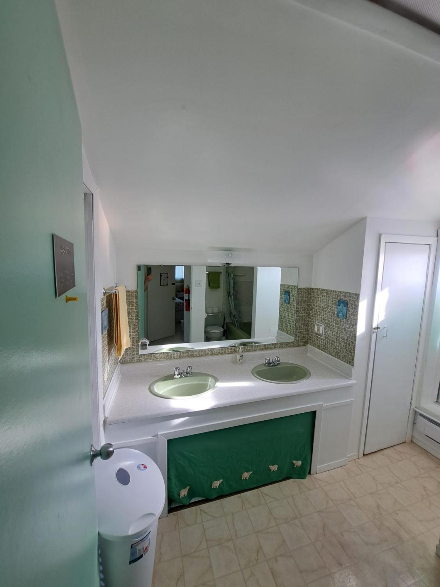 Polar Bear Bed And Breakfast เชอร์ชิล ภายนอก รูปภาพ